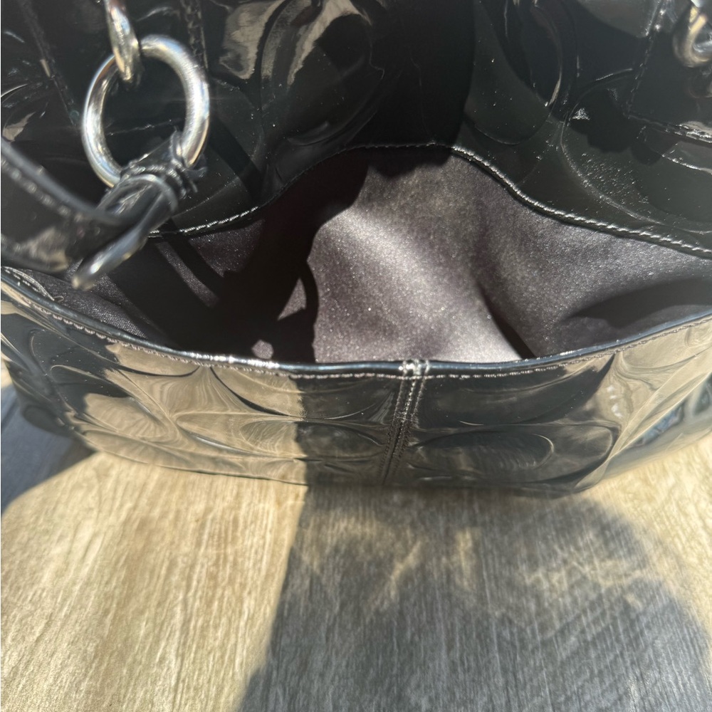 EUC! Vintage Coach Embossed Patent Leather Gallery Tote in Black Shoulder Bag - Picture 9 of 11